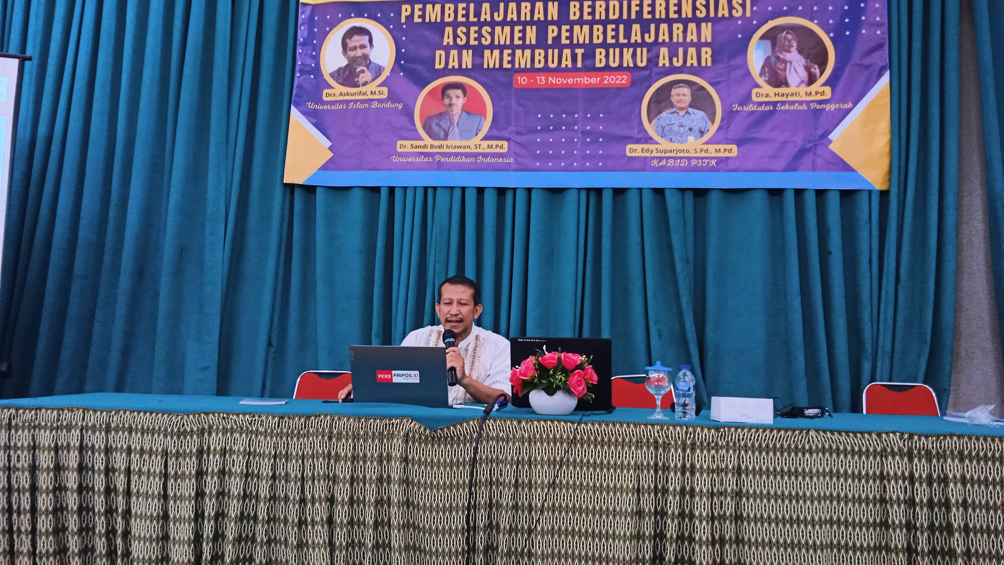 SD BPI: Pembelajaran berdiferensiasi dan membuat buku ajar
